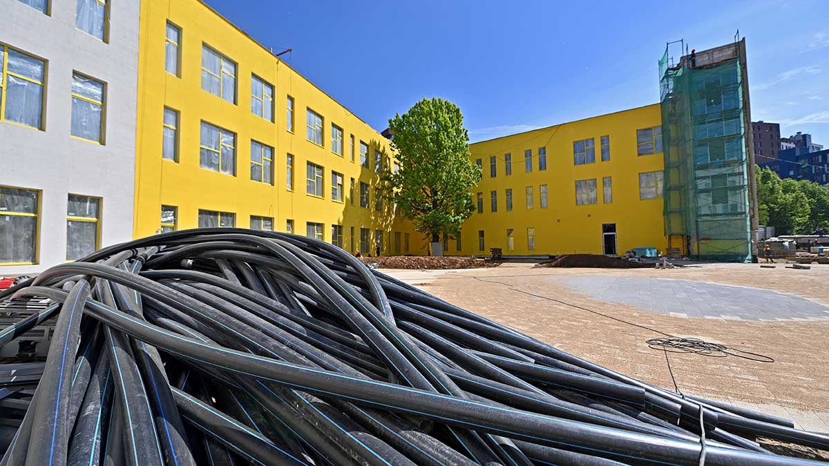 Подмосковная школа объявила о платном обучении за две недели до начала уроков