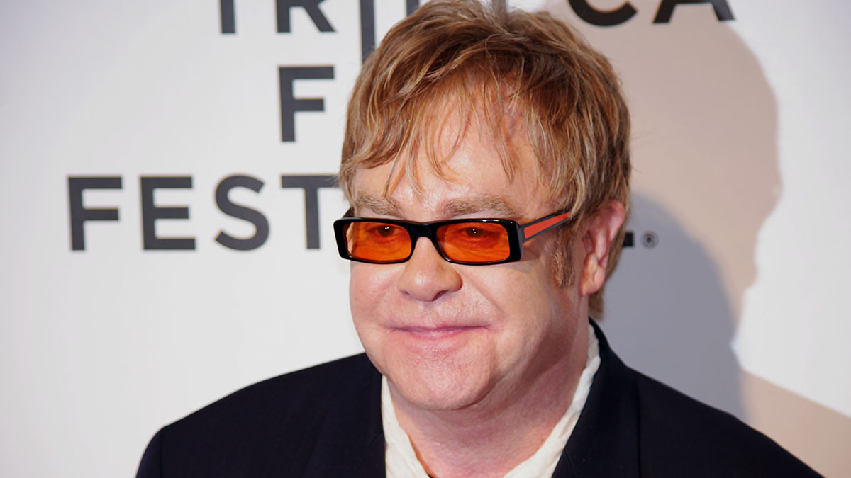 Элтон Джон вместе с мужем* впервые появился на публике после новостей о слепоте