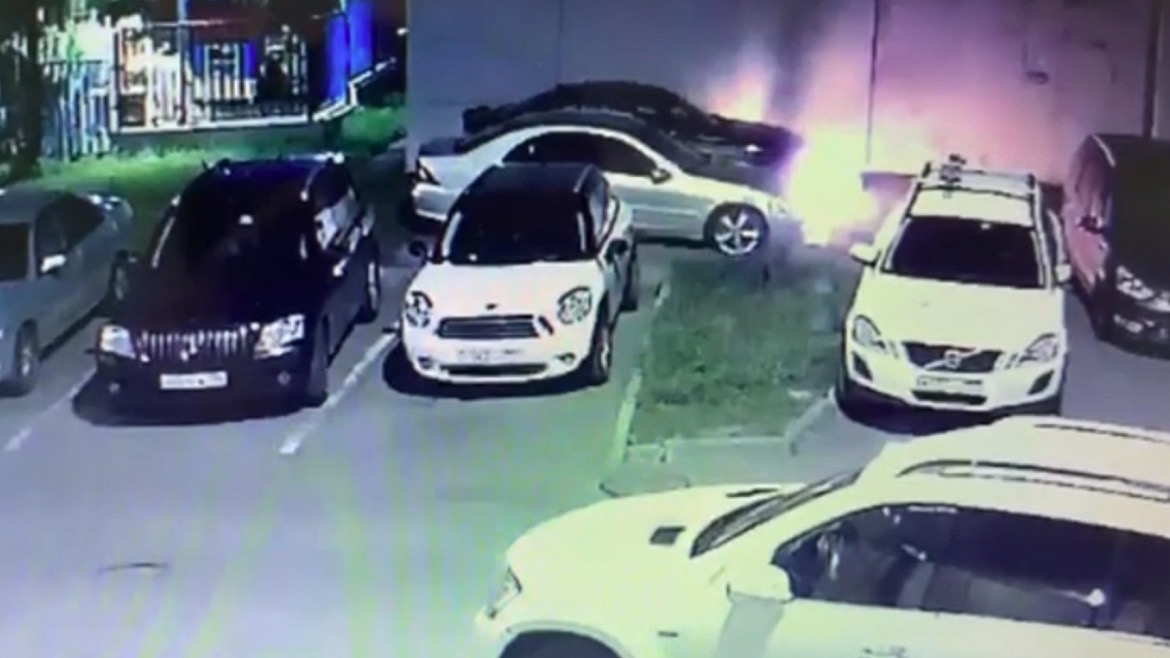 Житель столицы сжег автомобиль соседа из мести