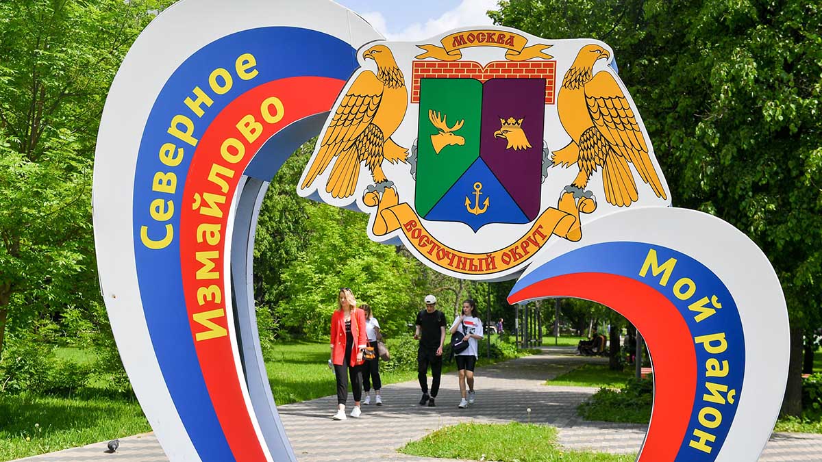Петр Потапов вместе с жителями Северного Измайлова провел рейд безопасности по Сиреневому бульвару