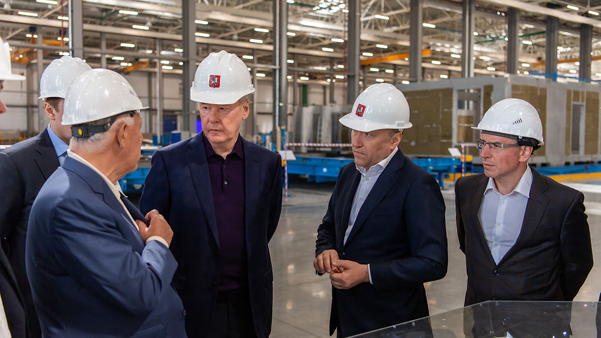 Собянин осмотрел строящийся уникальный комбинат модульного домостроения