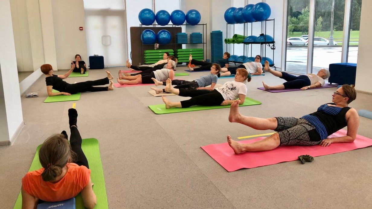 Возраст не помеха: 84-летний активист принял участие в «Утренней зарядке» центров московского долголетия