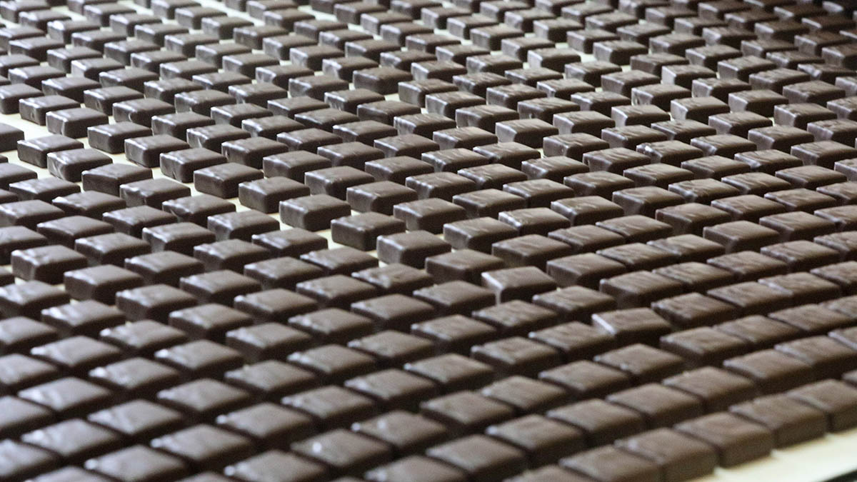 Полиция изъяла у мужчины на севере Москвы 255 килограммов контрафактных конфет