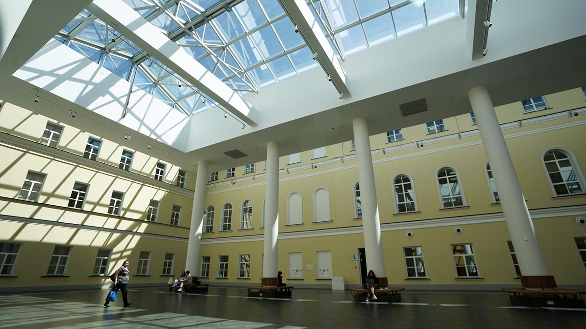 Суд арестовал студента ВШЭ за пропаганду ЛГБТ* и дискредитацию ВС РФ