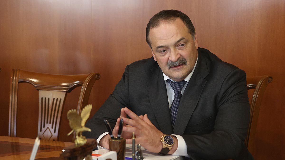 Глава Дагестана Меликов попросил проверить дело о пытках в полиции
