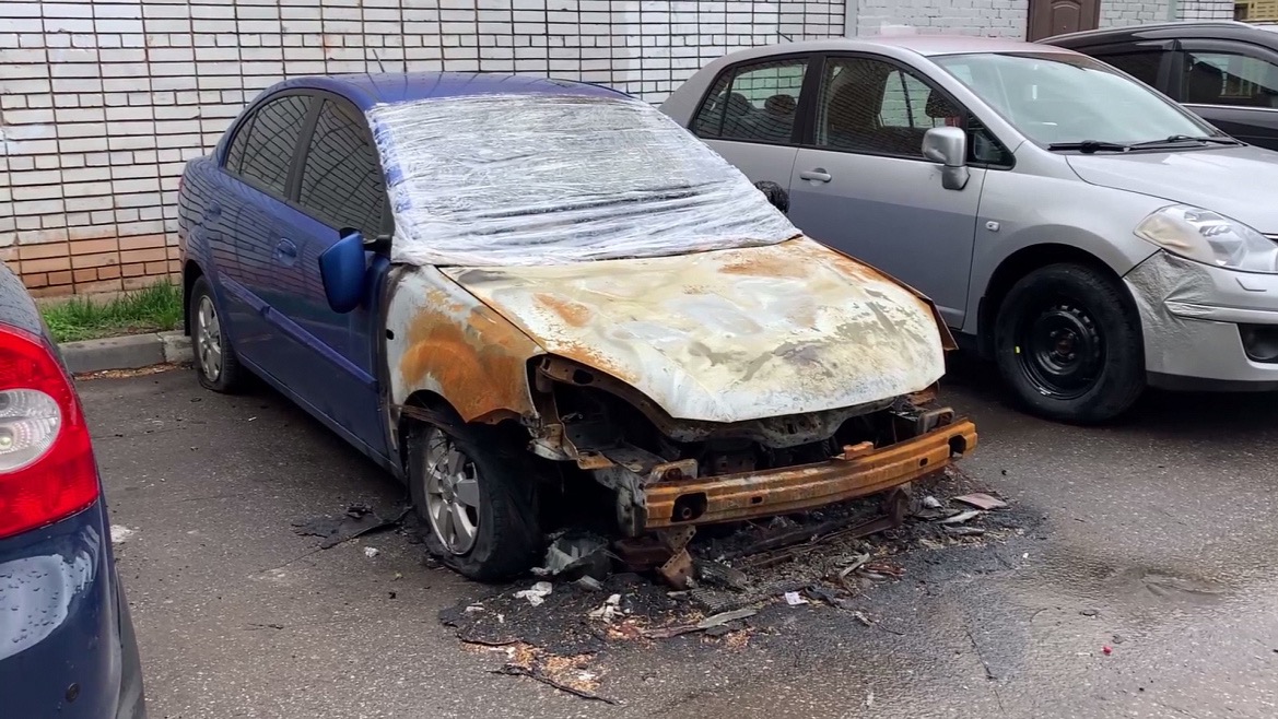 Житель Одинцова поджег машину соседа с символикой Z. Видео