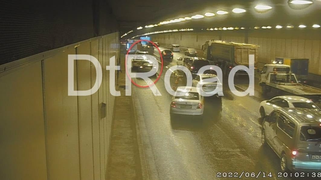 Три автомобиля столкнулись в тоннеле на юго-западе Москвы