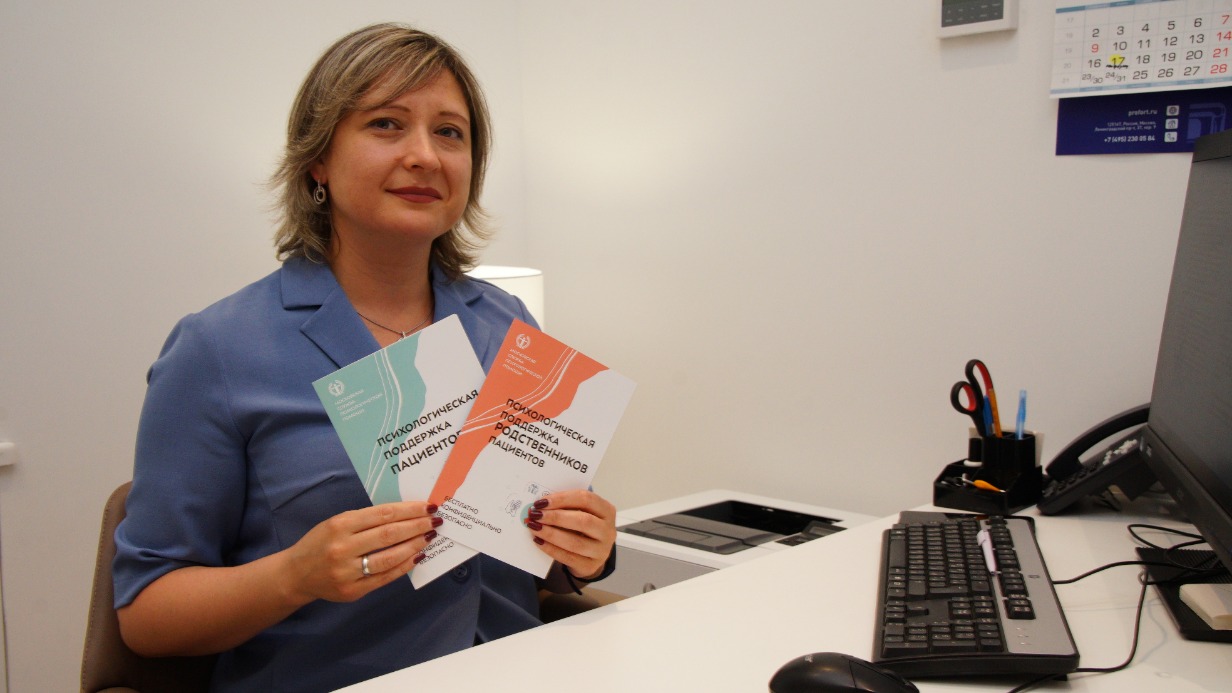 Психолог Московской службы психологической помощи населению Светлана Михеева в кабинете Боткинской больницы, где она проводит консультации с онкобольными