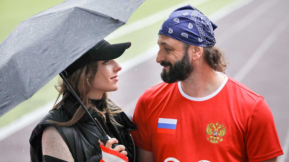«Лизе тогда было 14»: Авербух рассказал о первой встрече с Арзамасовой
