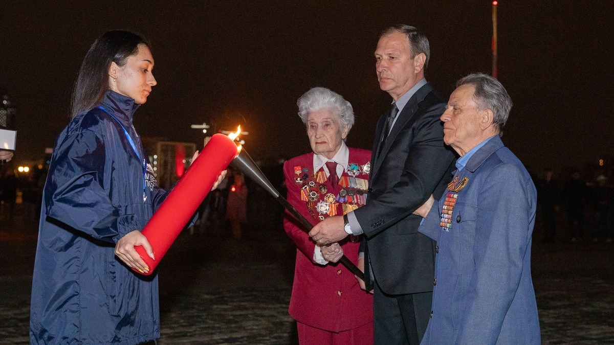 Около 3,5 тысячи человек приняли участие в акции «Свеча памяти» у стен Музея Победы 