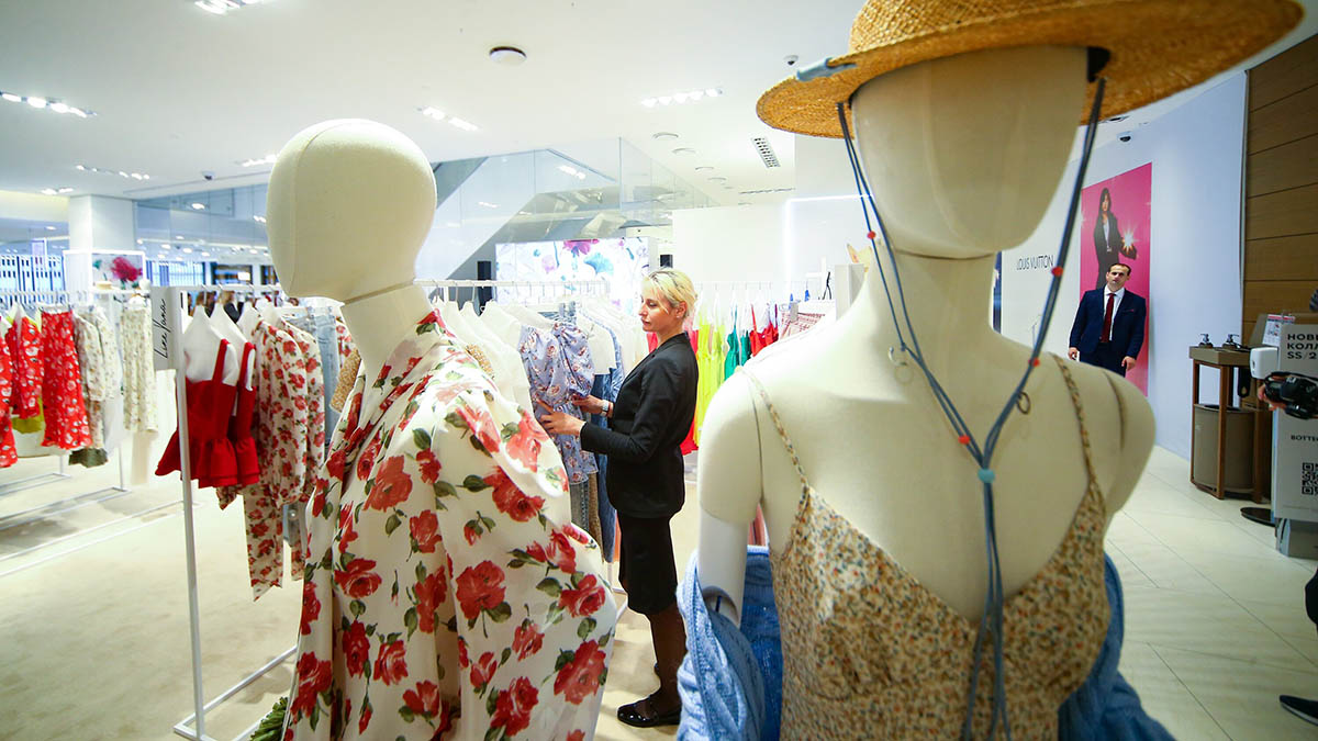 Стилист рассказала, какие вещи лучше не носить летом в городе