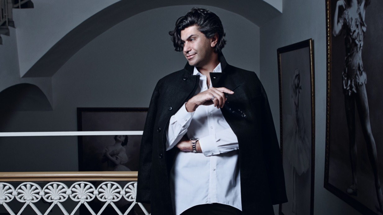 Николай Цискаридзе с недавних пор стал известен зрителям не только как артист балета, но и как телеведущий 