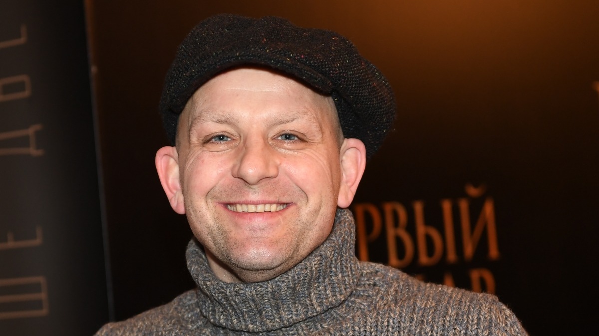 Смеяться по-чеховски: актер Федор Лавров о лице сатиры и одиночестве в толпе