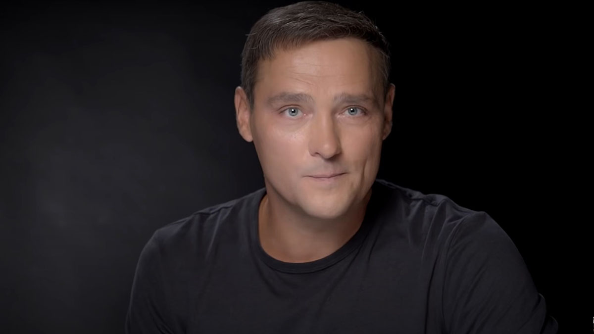 Белые розы высадили в Москве у дома, в котором жил Юрий Шатунов