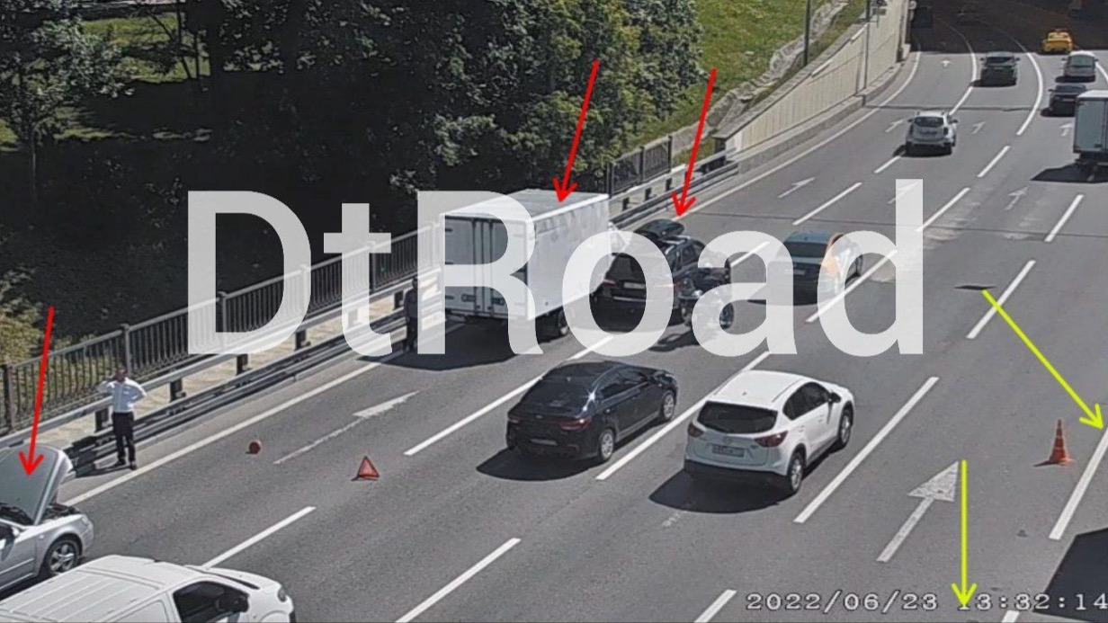 Три автомобиля столкнулись в Лефортовском тоннеле 