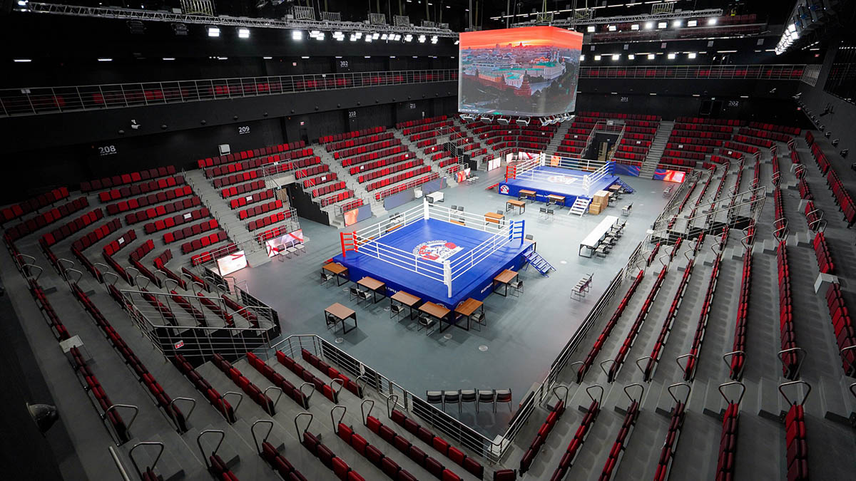 Шведский боксер отказался от рукопожатия с соперником из России