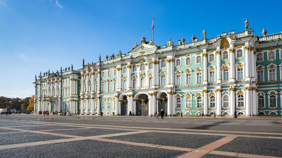 Эрмитаж, квартиру Пушкина и музей Фаберже эвакуировали в Петербурге