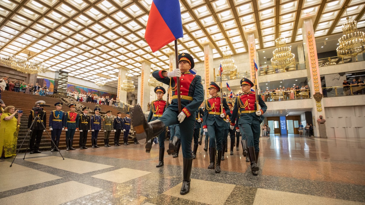 Около 250 преображенцев принесли присягу на верность Отечеству в Музее Победы