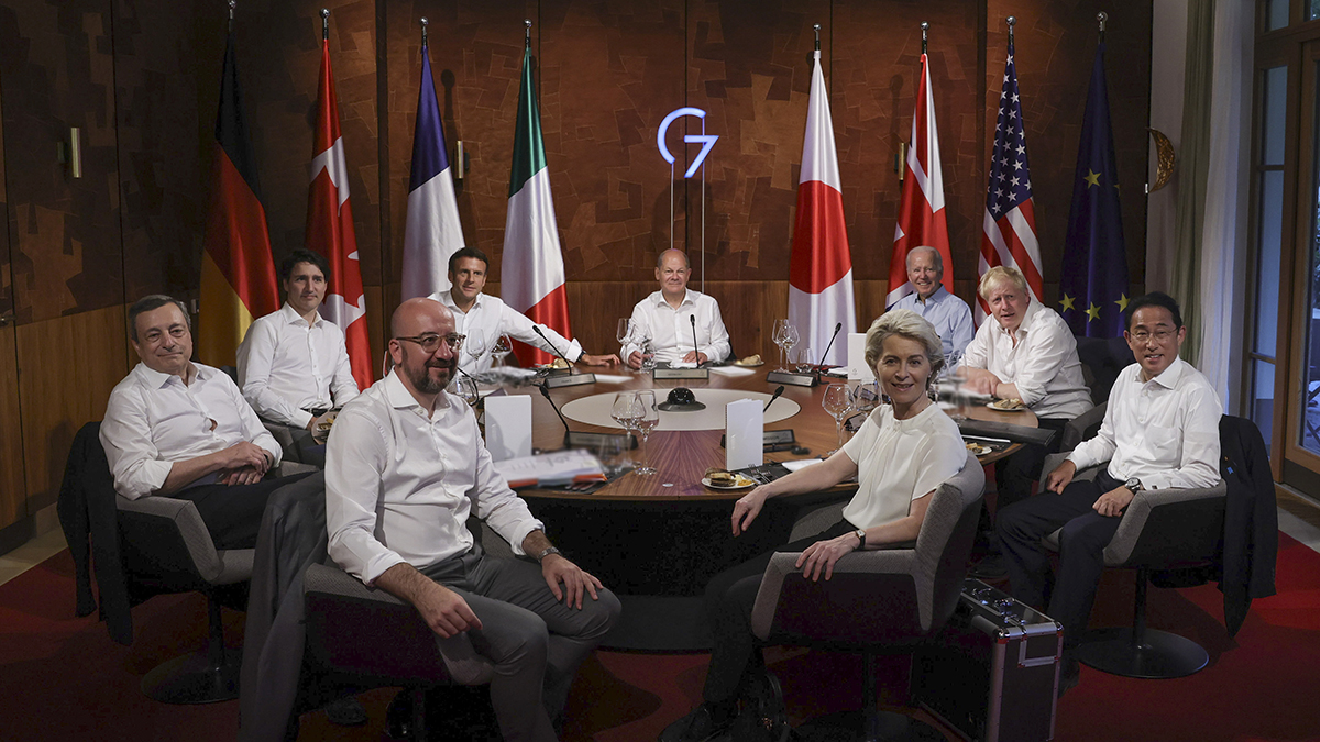 Лидеры стран G7 заявили о желании сократить доходы России от продажи золота