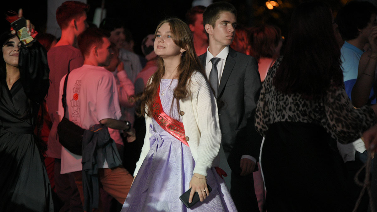 Выпускные вечера в школах Подмосковья перенесли на неделю