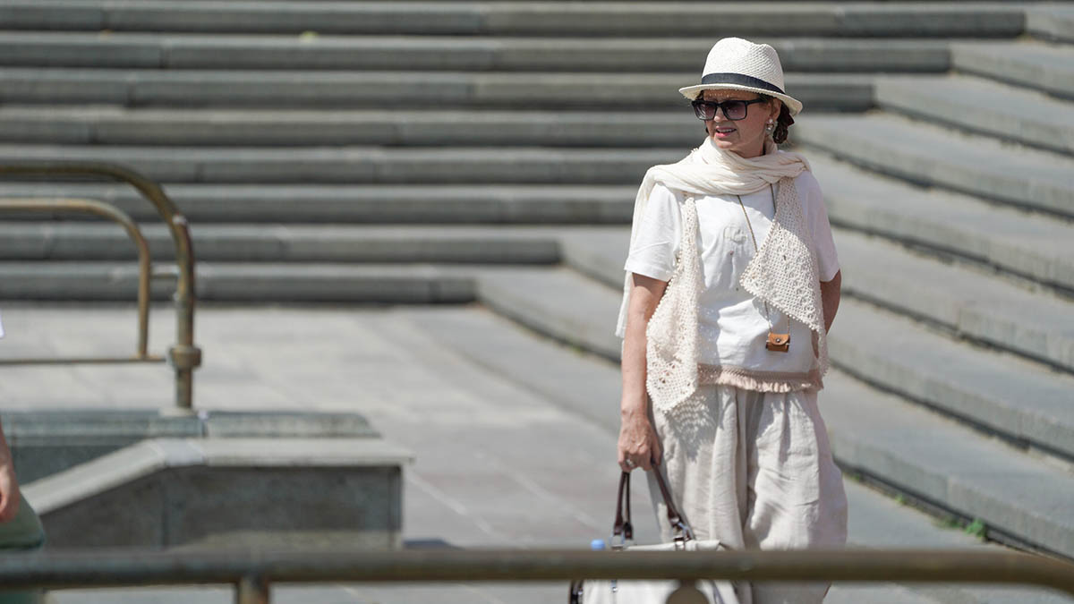 Геронтолог рассказал, как спастись от жары в мегаполисе