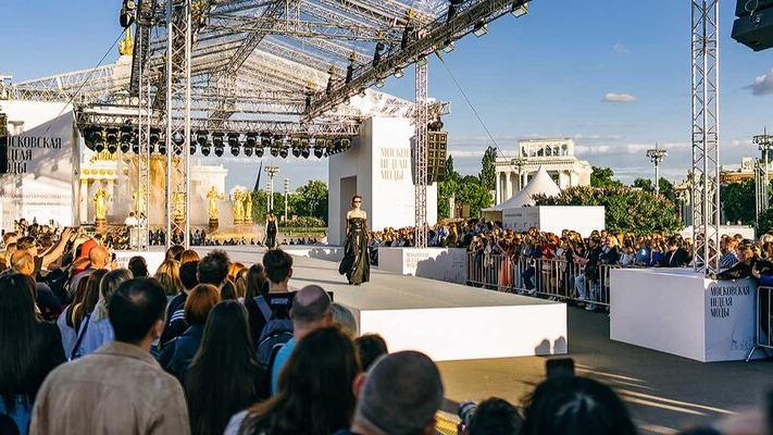 Почти 430 тысяч человек посетили мероприятия Московской недели моды на ВДНХ