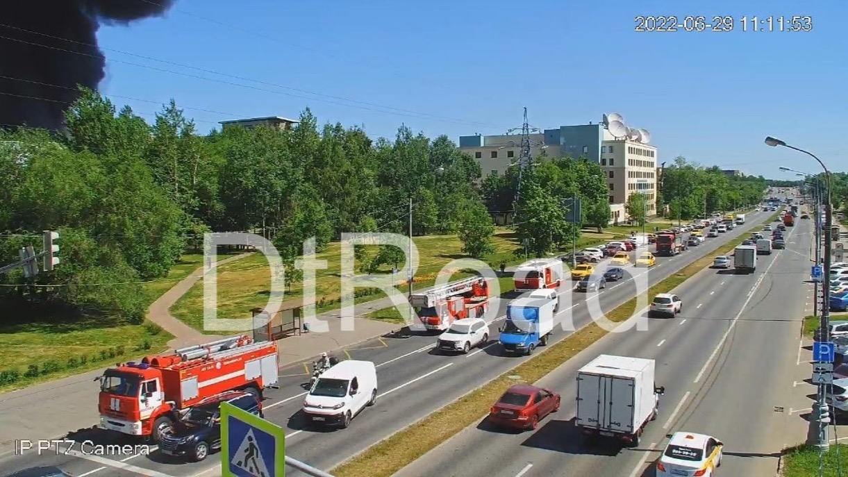 Движение в сторону Каширского шоссе перекрыто из-за пожара 