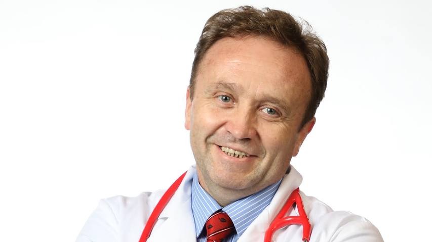 Заслуженный врач любит нырять с аквалангом