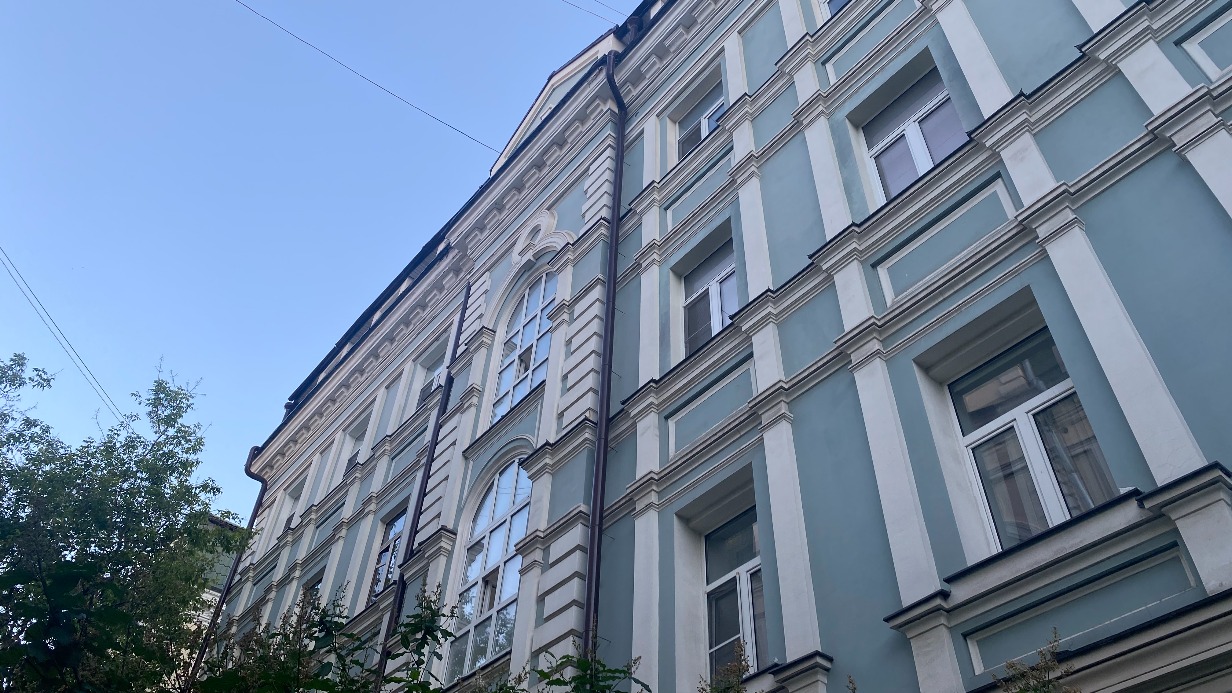 Замену единственного лифта произвели в жилом доме 1882 года в Москве