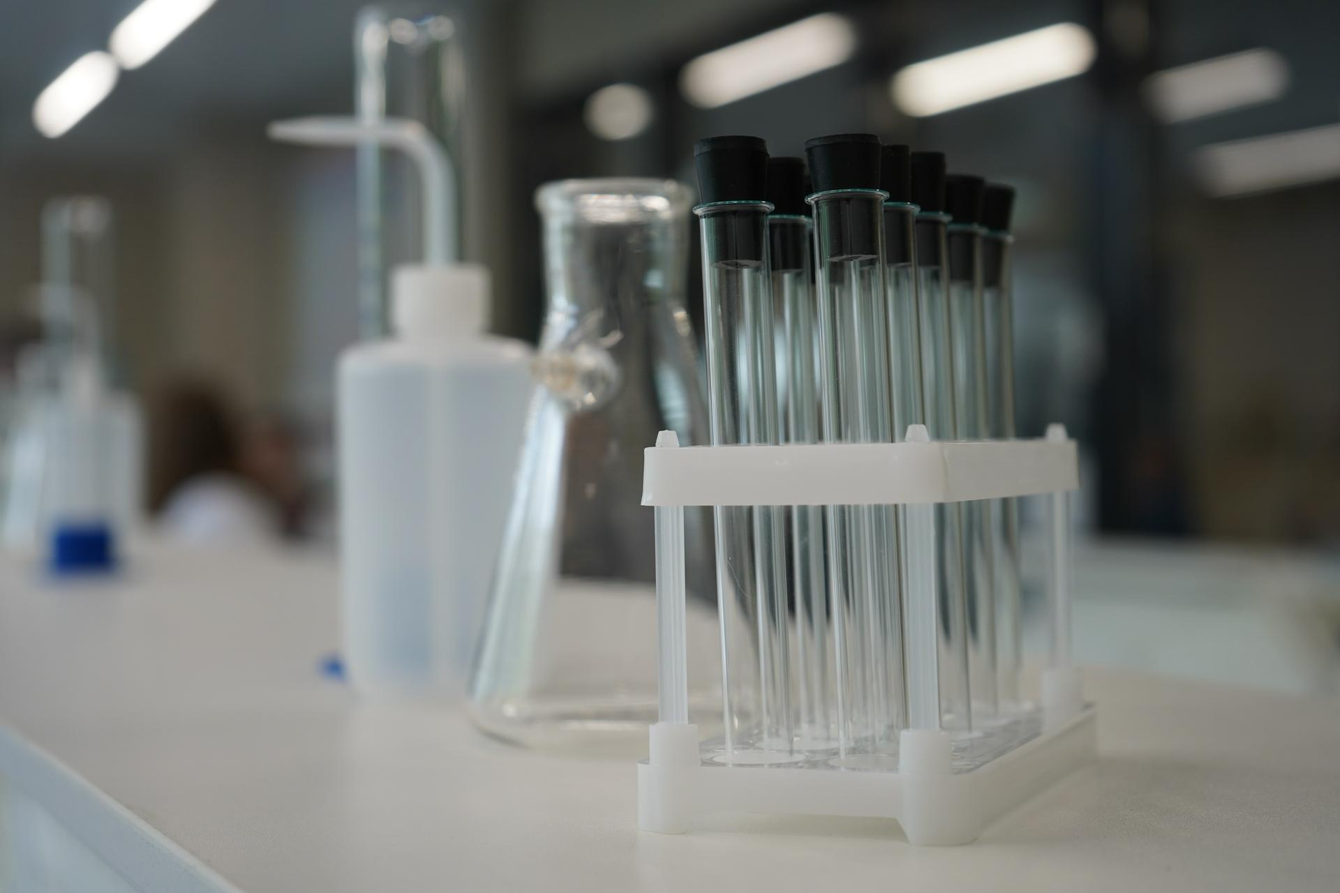 Bloomberg: Чат-боты способны создавать биологическое оружие