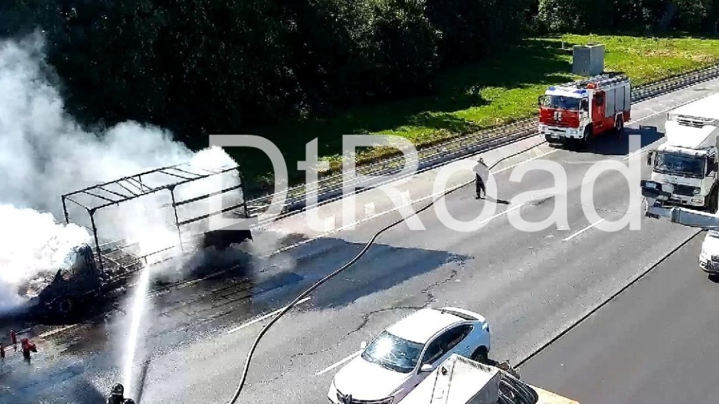 Автомобиль загорелся на 42-м километре МКАД