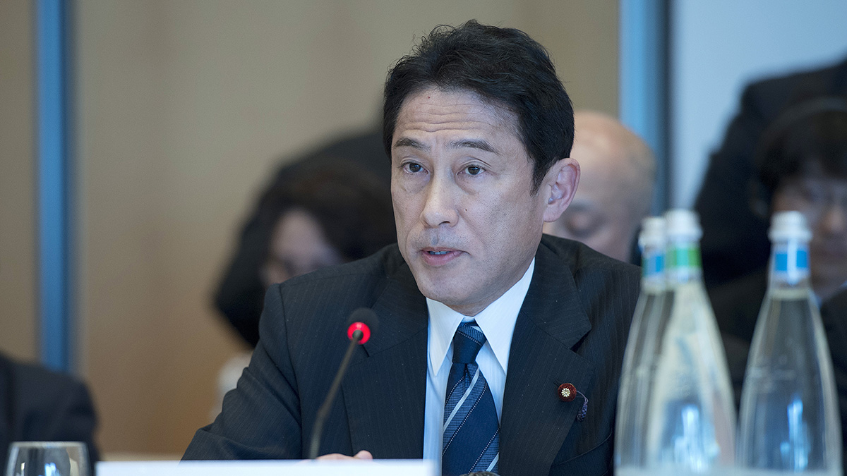 Японский премьер рассказал, где упала межконтинентальная ракета КНДР