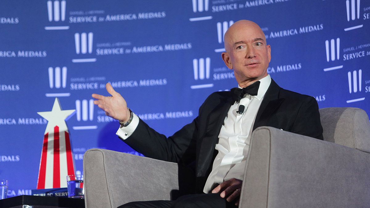 Бывшая домработница подала в суд на миллиардера Безоса из-за условий труда