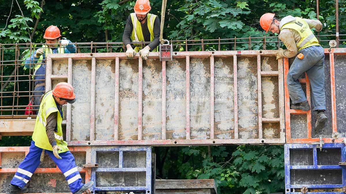 Незаконное возведение надстройки к зданию 1865 года пресекли в Москве