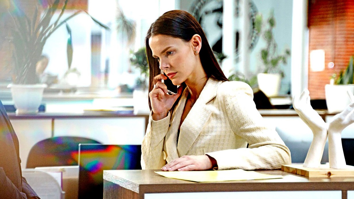 Елизавета Боярская в роли бизнесвумен Ольги Лебедевой. В картине она — символ «бизнеса с честным лицом», который принимает вызов, брошенный бандитским наследием 1990-х