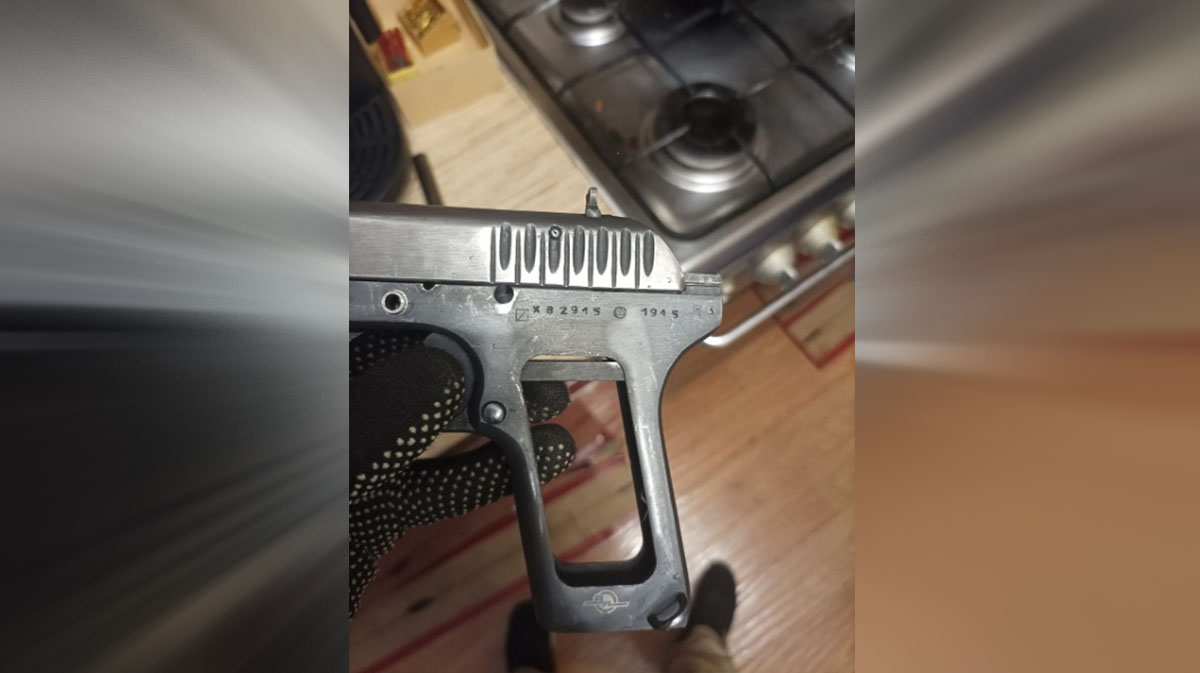 Мужчина нелегально хранил оружие и боеприпасы в квартире на востоке Москвы 