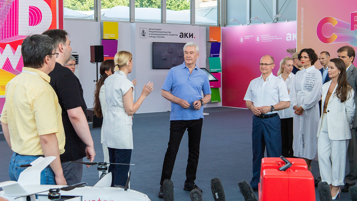 Собянин и Кириенко открыли Российскую креативную неделю в Парке Горького