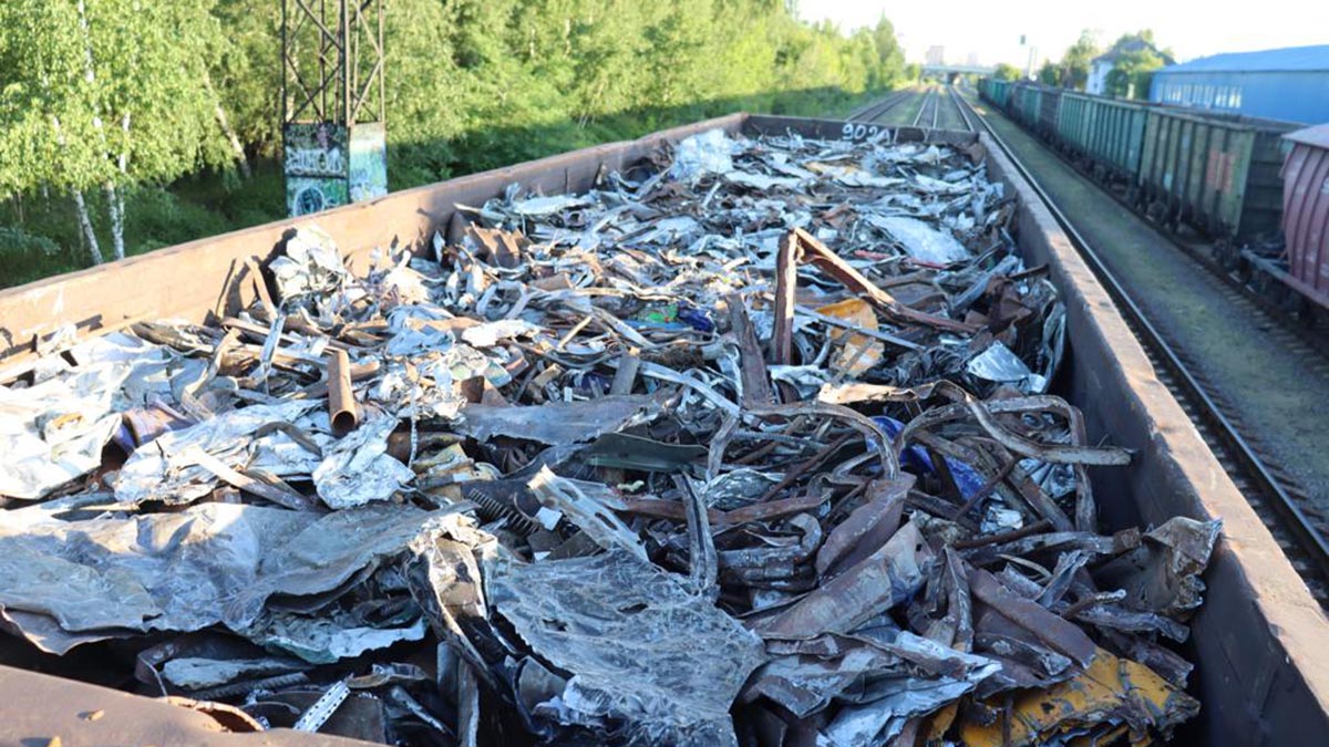 Злоумышленники пытались похитить с грузового поезда больше тонны черного металла