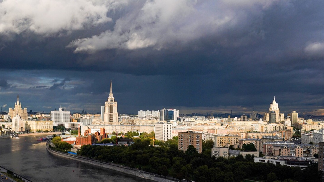 Подведомственные Депкульту Москвы парки закрыли из-за непогоды