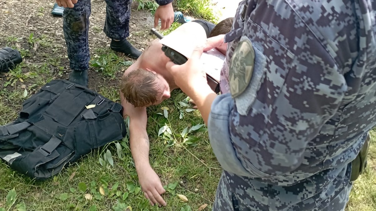 Сотрудники Росгвардии спасли утопающего на юге Москвы