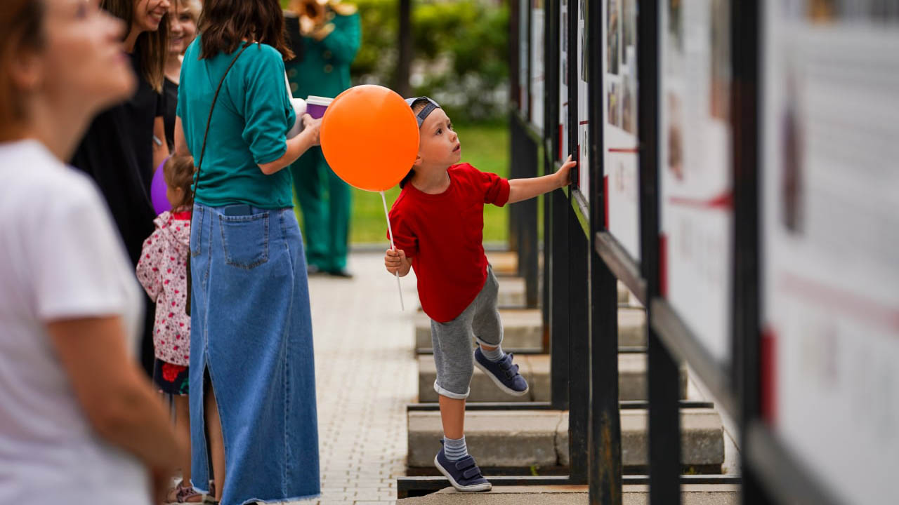 Фотовыставки к 95-летию Государственного пожарного надзора МЧС России открылись в парках Москвы