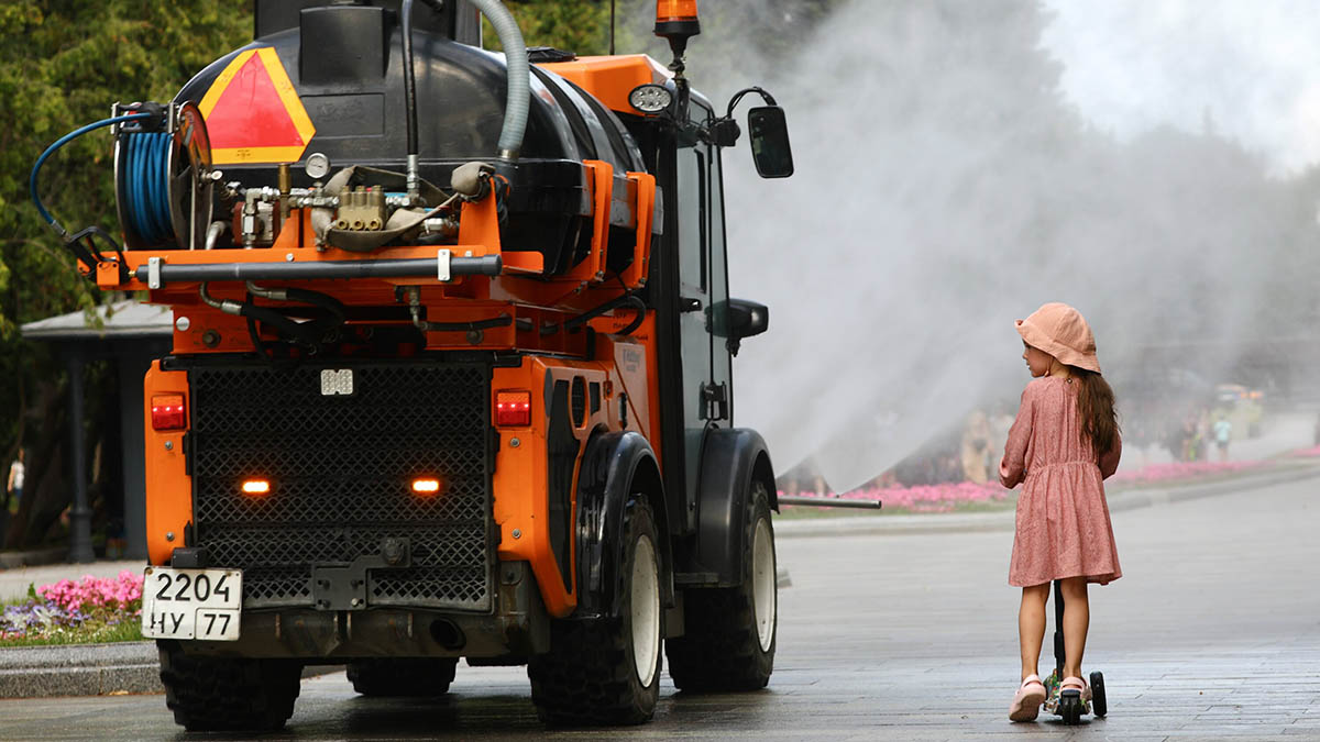 «Самый жаркий месяц в XXI веке»: синоптик пообещал москвичам жару до осени 
