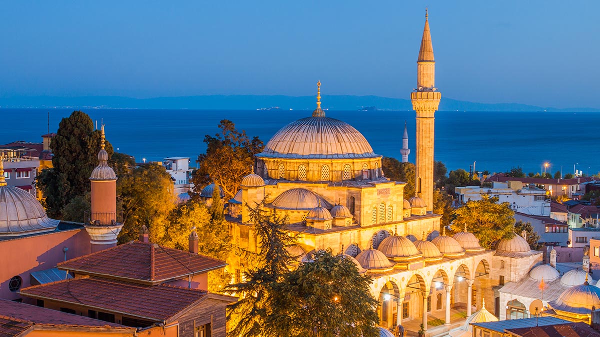 Турецкая прокуратура назвала теракт возможной причиной взрыва в Стамбуле