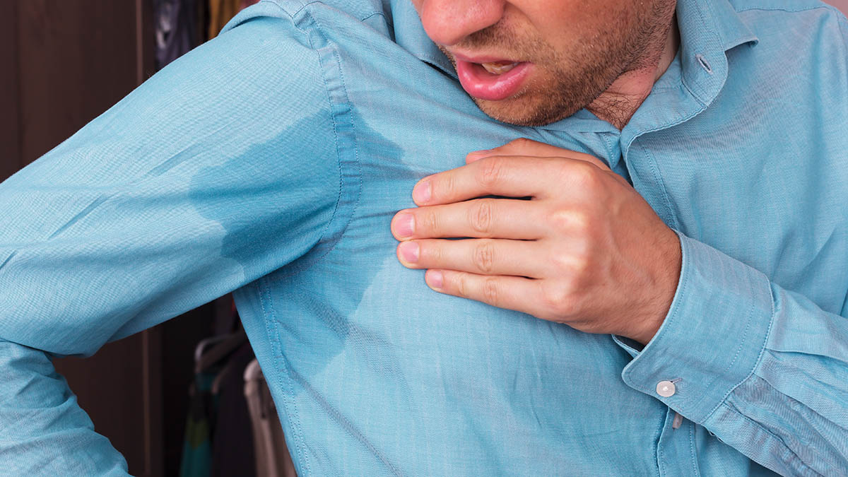 Из-за чего появляется неприятный запах пота