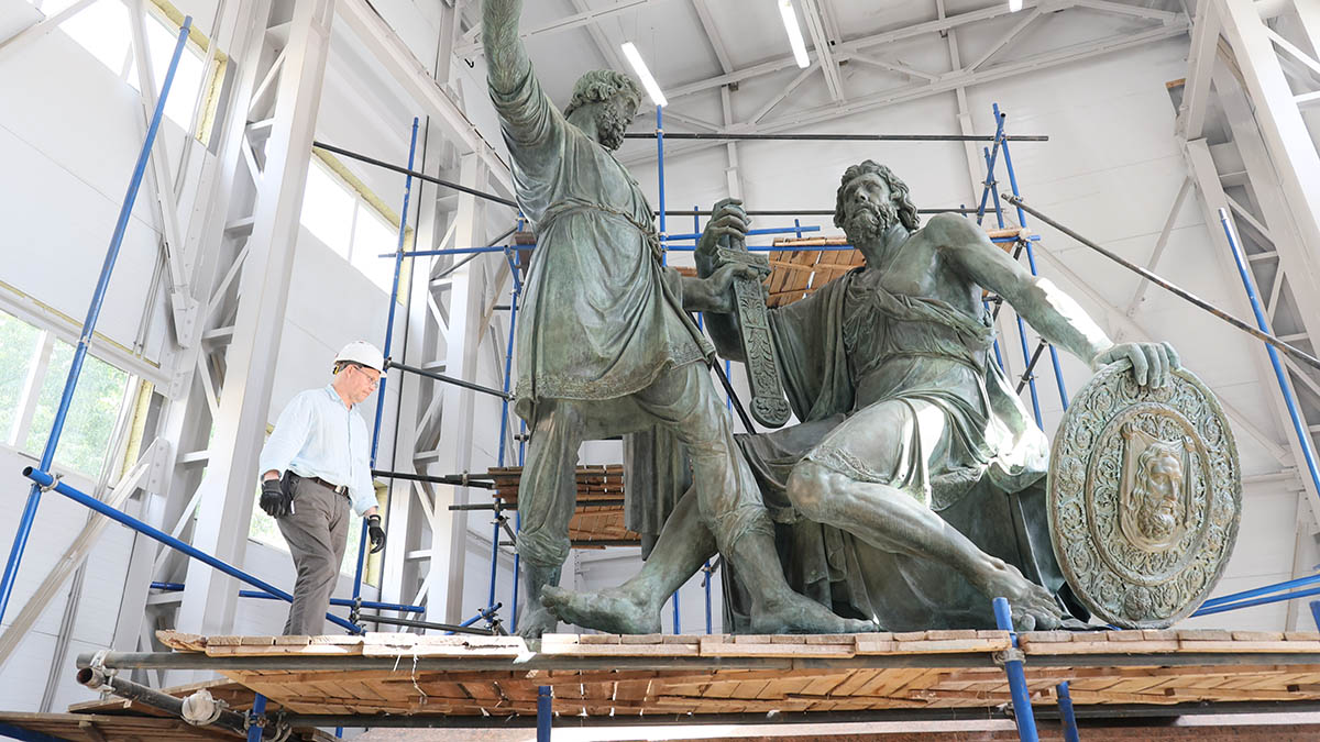 Специалист рассказал, что нашли внутри памятника Минину и Пожарскому при реставрации