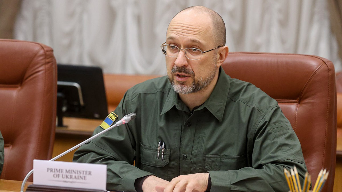 Премьер Украины призвал Евросоюз ограничить выдачу виз российским студентам и туристам