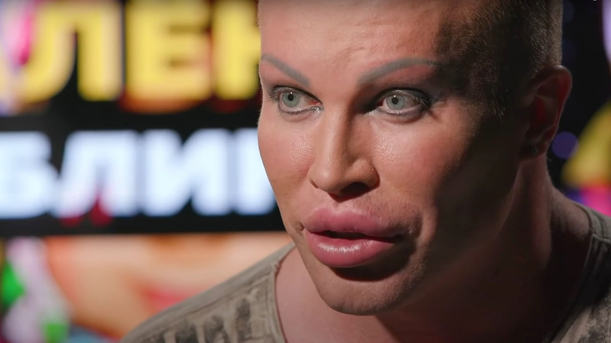 Уголовное дело возбудили на блогера Шпака, который сжег российский паспорт 