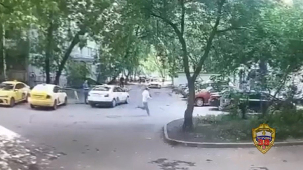 Более четырех миллионов рублей похитили грабители у бизнесмена в Москве