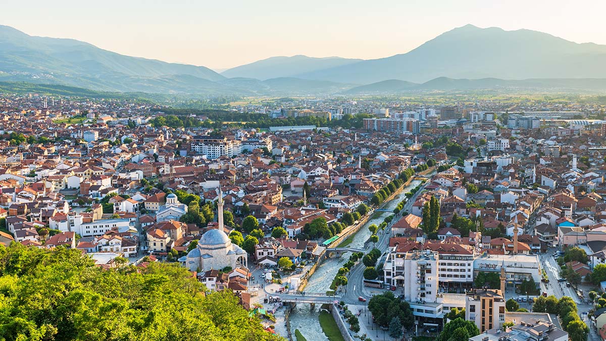 Косово отложило процедуру введения запрета на сербские документы на месяц
