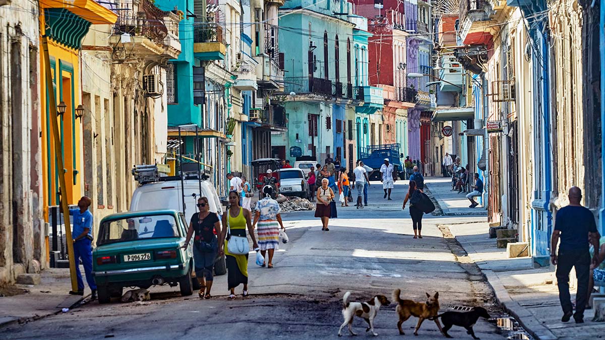 На Кубе приняли проект семейного кодекса, допускающий однополые браки